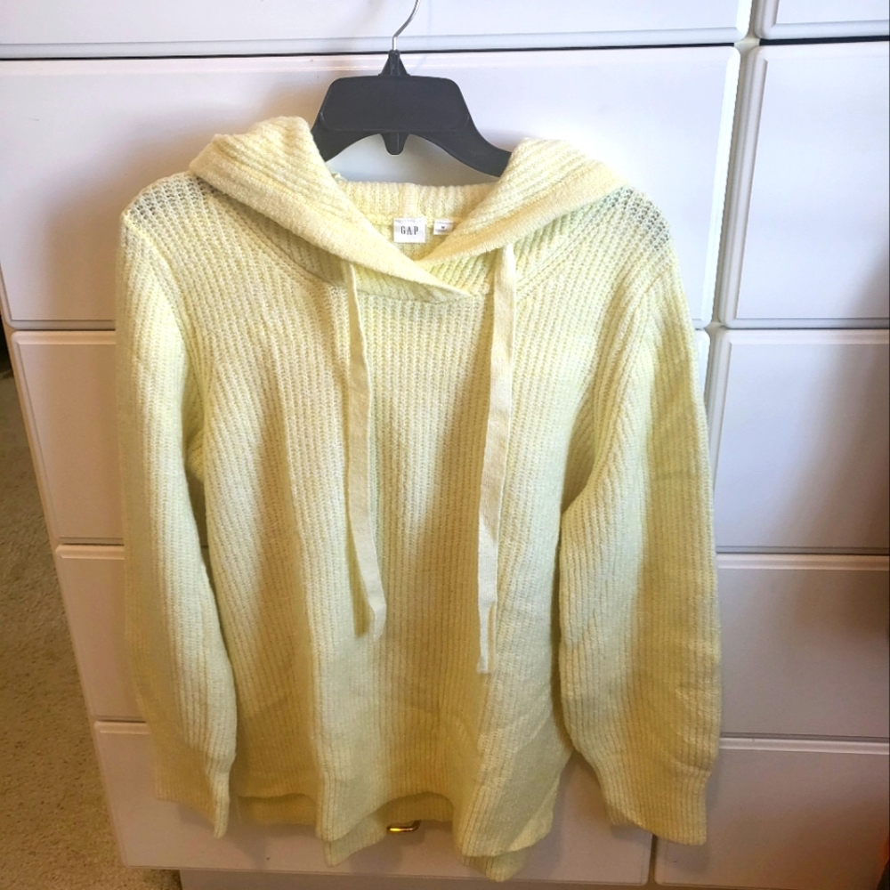 Gap sweater